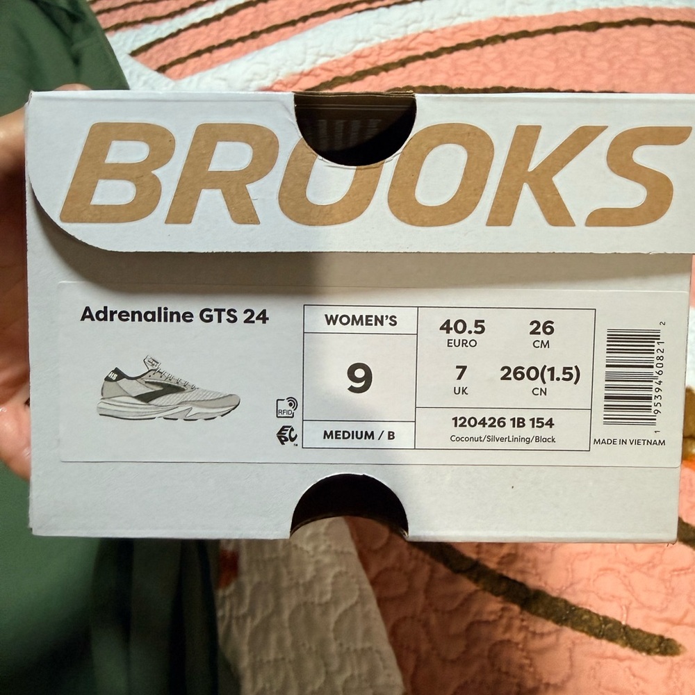 Brooks Adrenaline GTS 24 Women's Sneakers - Coconut and Silver